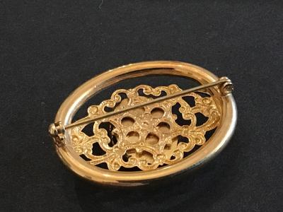 Beautiful Vintage Cameo Brooch