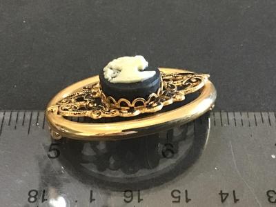 Beautiful Vintage Cameo Brooch