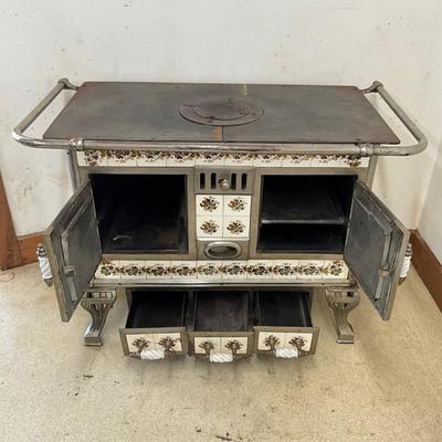Sale Photo Thumbnail #42: Wood coal
Missing bolt for hinge on right side
Very heavy, ~300 lbs
Measures: 45.75" long x 25" deep x 32" high
Comes with fitting glass top.