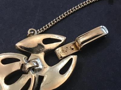Gorgeous Crown Trifari White Enamel Safety Chain. Great Condition