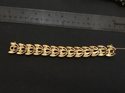 Gorgeous Crown Trifari White Enamel Safety Chain. Great Condition