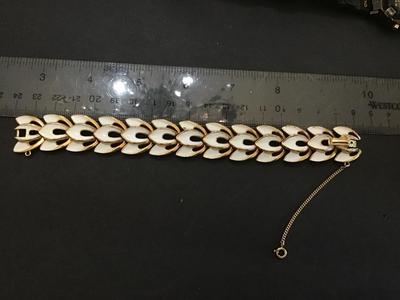 Gorgeous Crown Trifari White Enamel Safety Chain. Great Condition