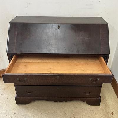 Sale Photo Thumbnail #160: 40" wide x 20" deep x 38.5" high
very good condition 
dove tail construction 
solid single wood side 
bracket feet