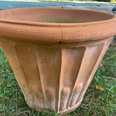 Sale Photo Thumbnail #225: Has two cracks, see photos
Measures: 16.5" diameter x 13" high
