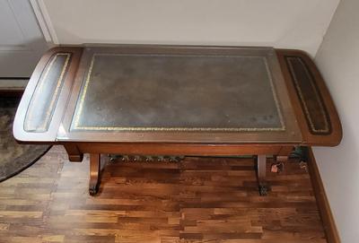 LOT 147: Vintage Mahogany Dual End Drop-Leaf Coffee Table with Cover