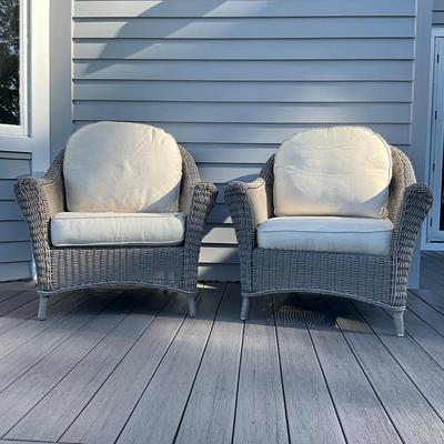 Sale Photo Thumbnail #280: Comes with cushions, all cushions have stains on one side.
36”W x 37.5”D x 36”H with 18” Seat height