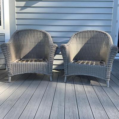 Sale Photo Thumbnail #279: Comes with cushions, all cushions have stains on one side.
36”W x 37.5”D x 36”H with 18” Seat height