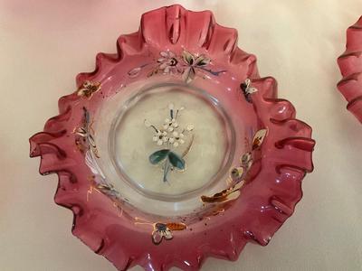 Sale Photo Thumbnail #84: Painted Art Cranberry brides bowl with dessert dishes
1 dish does have a raw edge size 1/4 in.