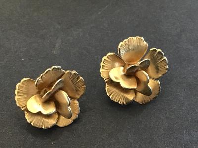 Giovanni Signed Clip on Earrings