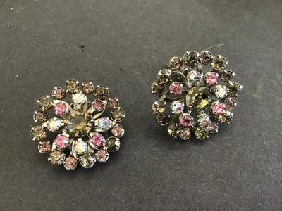 Gorgeous Clip on Earrings Vintage