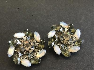 Beautiful Vintage Clip on Earrings