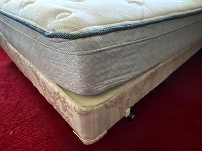 Sale Photo Thumbnail #541: as you can see the headboard is not attached.