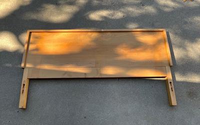 Sale Photo Thumbnail #542: as you can see the headboard is not attached.