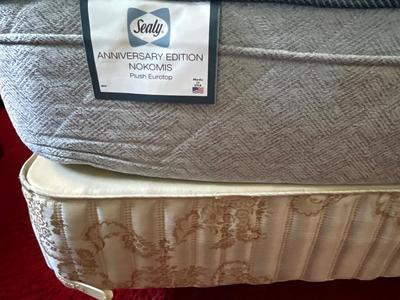 Sale Photo Thumbnail #540: as you can see the headboard is not attached.
