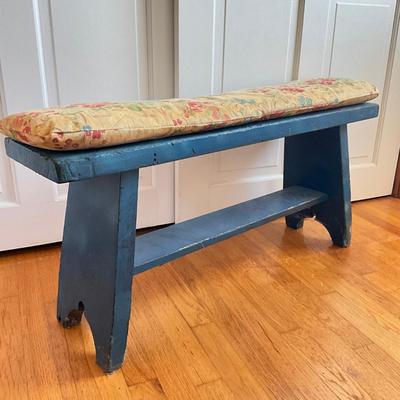 Sale Photo Thumbnail #516: Measures: 38" wide x 10" deep x 17" high x 19.5" high with cushion