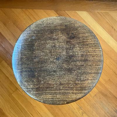 Sale Photo Thumbnail #518: Measures: 20.75" high x 1.75" diameter
