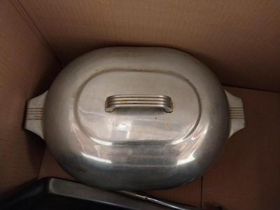 HEAVY DUTY ROASTER AND TWO QUART PANS WITH LIDS