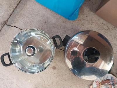 HEAVY DUTY ROASTER AND TWO QUART PANS WITH LIDS