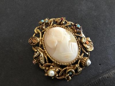 Beautiful Carved Cameo Brooch Vintage