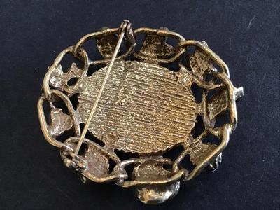 Beautiful Carved Cameo Brooch Vintage