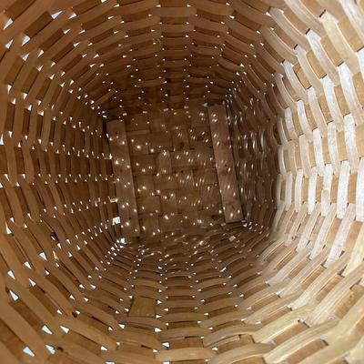 Sale Photo Thumbnail #752: Tall Laundry Hamper Basket with Lid - one broken part of the weave near the bottom and some water damage on base as shown in photos.