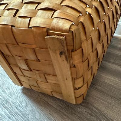Sale Photo Thumbnail #755: Tall Laundry Hamper Basket with Lid - one broken part of the weave near the bottom and some water damage on base as shown in photos.