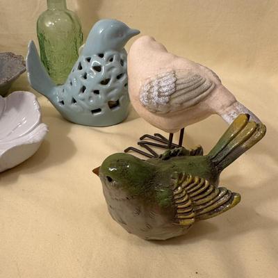 Sale Photo Thumbnail #794: 8 Birds, Birds, Birds! Ceramic, Glass Figurines/Decor