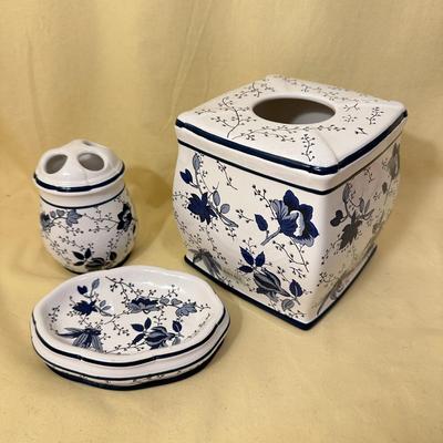 Sale Photo Thumbnail #798: Waverly 3 Piece Vanity Bathroom Set Blue Flowers on White- great condition!