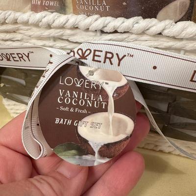 Sale Photo Thumbnail #824: Misc Mixed Decor and Bath/Beauty Items- Great Variety! Unopened Bath Gift SEt by Lowery Vanilla Coconut Scent, 2 Sea shells, clock, trinket box, ring holder, and cute lil snowman.