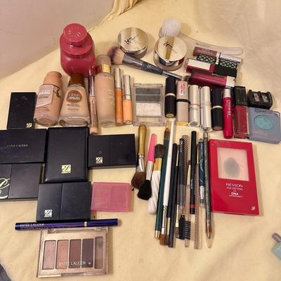 Sale Photo Thumbnail #839: Huge Assortment of Makeup- Eye Shadows - Blush - Brushes++ Lots of Estee Lauder!