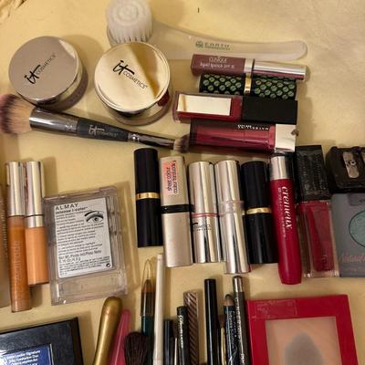 Sale Photo Thumbnail #841: Huge Assortment of Makeup- Eye Shadows - Blush - Brushes++ Lots of Estee Lauder!