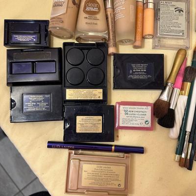 Sale Photo Thumbnail #840: Huge Assortment of Makeup- Eye Shadows - Blush - Brushes++ Lots of Estee Lauder!