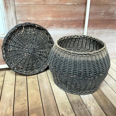 Sale Photo Thumbnail #701: Measures: 14" high x 20" diameter