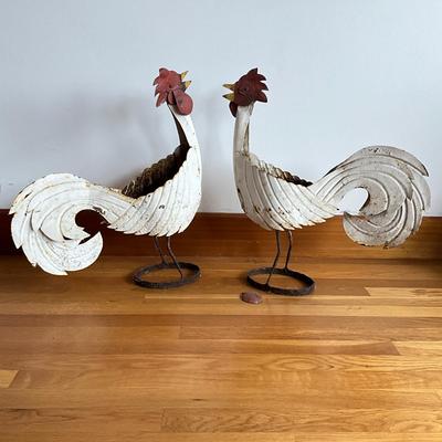 Sale Photo Thumbnail #738: Rooster cheek is broken/falling off, refer to photos
Measures: 23.5" high x 24" wide x 6.5" deep