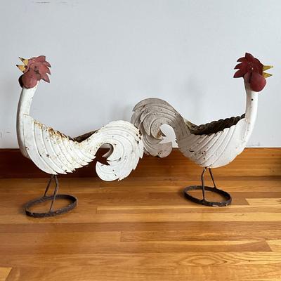 Sale Photo Thumbnail #742: Rooster cheek is broken/falling off, refer to photos
Measures: 23.5" high x 24" wide x 6.5" deep