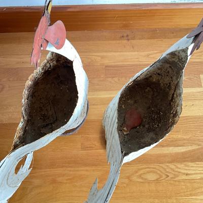 Sale Photo Thumbnail #739: Rooster cheek is broken/falling off, refer to photos
Measures: 23.5" high x 24" wide x 6.5" deep