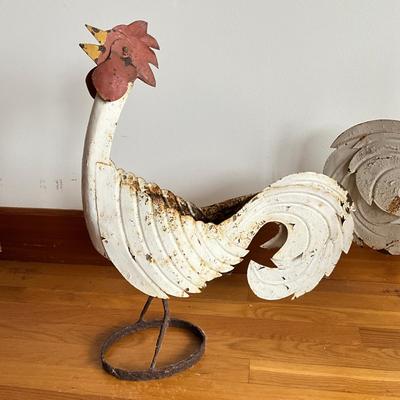 Sale Photo Thumbnail #740: Rooster cheek is broken/falling off, refer to photos
Measures: 23.5" high x 24" wide x 6.5" deep
