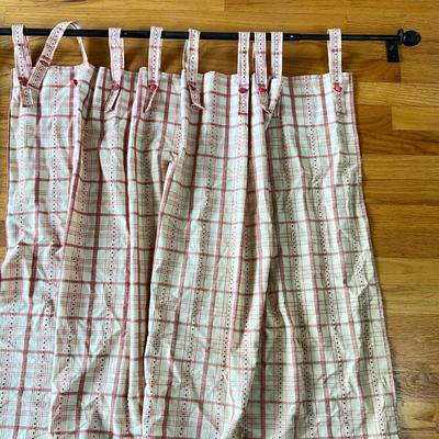 Sale Photo Thumbnail #746: Comes with vintage curtains
One side of curtains has fade and a hole
Measures: 5'9" long