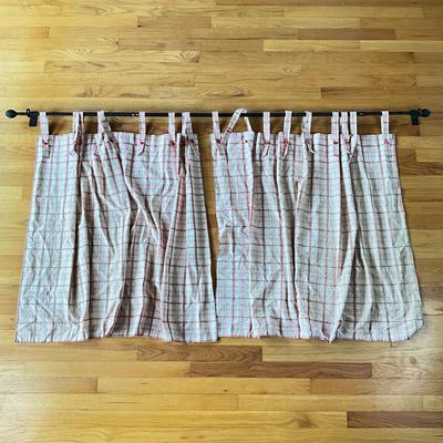 Sale Photo Thumbnail #745: Comes with vintage curtains
One side of curtains has fade and a hole
Measures: 5'9" long