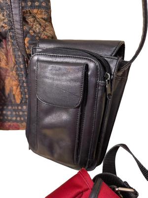 Sale Photo Thumbnail #951: Mixed Handbag Lot of 7