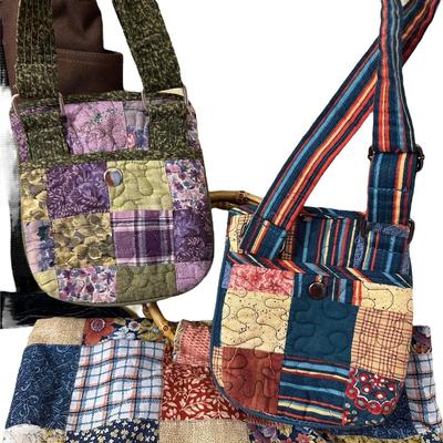 Sale Photo Thumbnail #959: Country Quilted Patterns +The Perfect Pocketbook Handbag Lot of 5- all in very good condition (except the inside of the patchwork one has spots, but cool handles!)