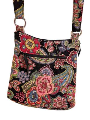 Sale Photo Thumbnail #1001: Vera Bradley Quilted Handbag- a little wear around the rings as shown in photo, otherwise great condition
