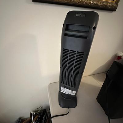 Sale Photo Thumbnail #1089: DeLonghi Tower Heater Tested/Works