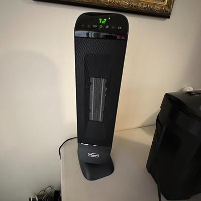 Sale Photo Thumbnail #1086: DeLonghi Tower Heater Tested/Works