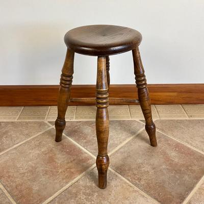 Sale Photo Thumbnail #829: Made of Oakwood
Measures: 11.75" diameter x 21" high