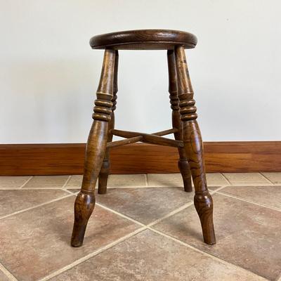 Sale Photo Thumbnail #827: Made of Oakwood
Measures: 11.75" diameter x 21" high