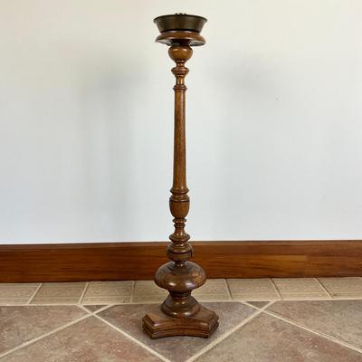 Sale Photo Thumbnail #849: Has two areas of damage on top, and one chip on lower stem, refer to photos
Made of oakwood
Measures: 33" high x 9" wide base x 5.5" diameter top