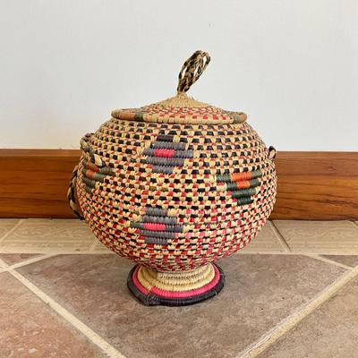 Sale Photo Thumbnail #946: From Kwazulu-Natal Sooth Africa "UKHAMBA Basket"
Measures: 10" high x 10" diameter x 18" high with handle