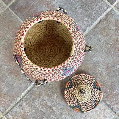 Sale Photo Thumbnail #943: From Kwazulu-Natal Sooth Africa "UKHAMBA Basket"
Measures: 10" high x 10" diameter x 18" high with handle