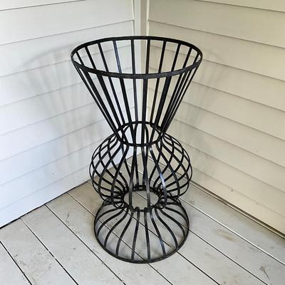 Sale Photo Thumbnail #1042: Measures: 19.5" diameter x 34.5" high